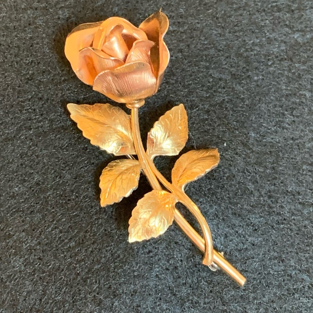 Rose Brooch. Stem of brooch is yellow and petals of roads are rose colored.